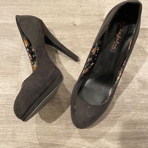 Zara Black Suede Pumps